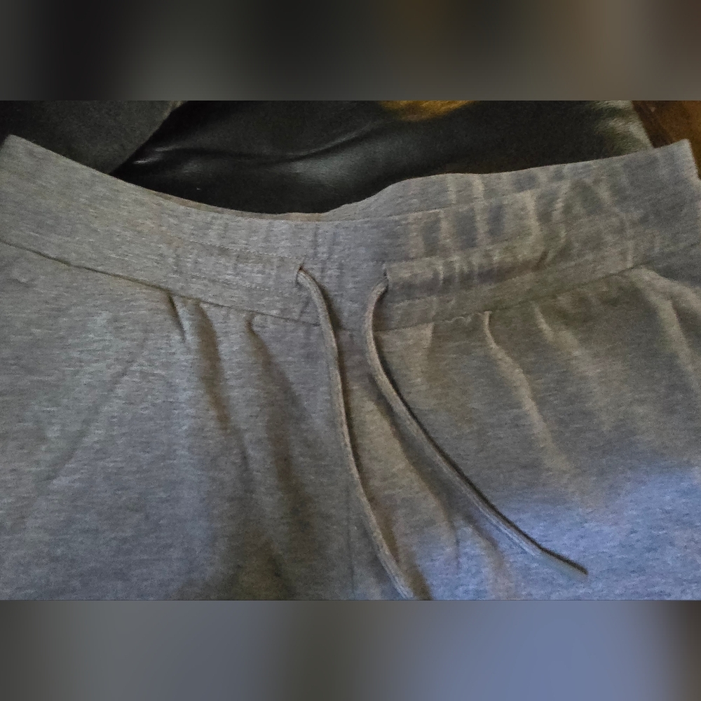 HOST PICK! 🎉🎊 Gymshark Gray Athletic Men's Shorts szS NWOT - Picture 4 of 5